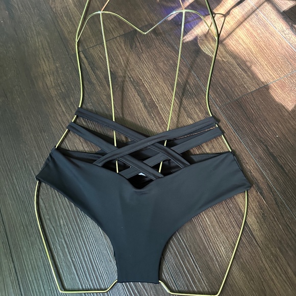 Lunalae Strappy Dance Shorts - Picture 2 of 4